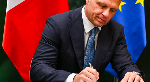 FIRMATO DECRETO PER STANZIARE 11MILIONI DI EURO PER SETTORI PERE E KIWI