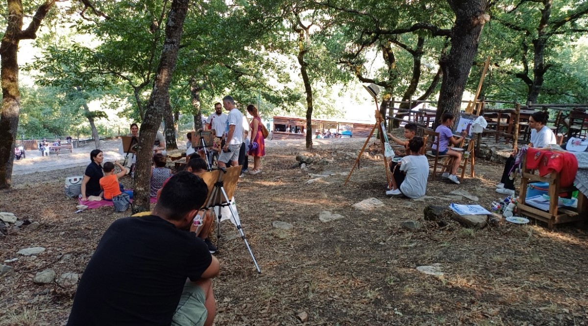 AL PARCO DELLA GRANCIA, A BRINDISI MONTAGNA, L'ANGOLO FESTOSO DEL LABORATORIO DI PITTURA