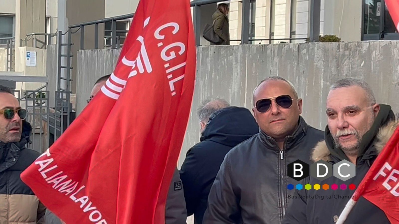 PRESIDIO DEI LAVORATORI MOSSUCCA DAVANTI AL PALAZZO DELLA REGIONE