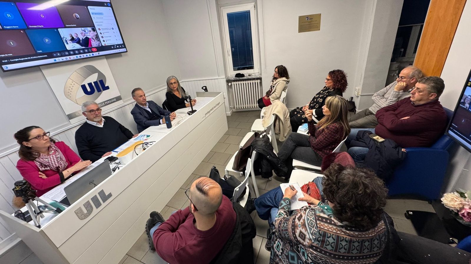 CCNL E PERSONALE AL CENTRO DEL CONSIGLIO REGIONALE UIL SCUOLA