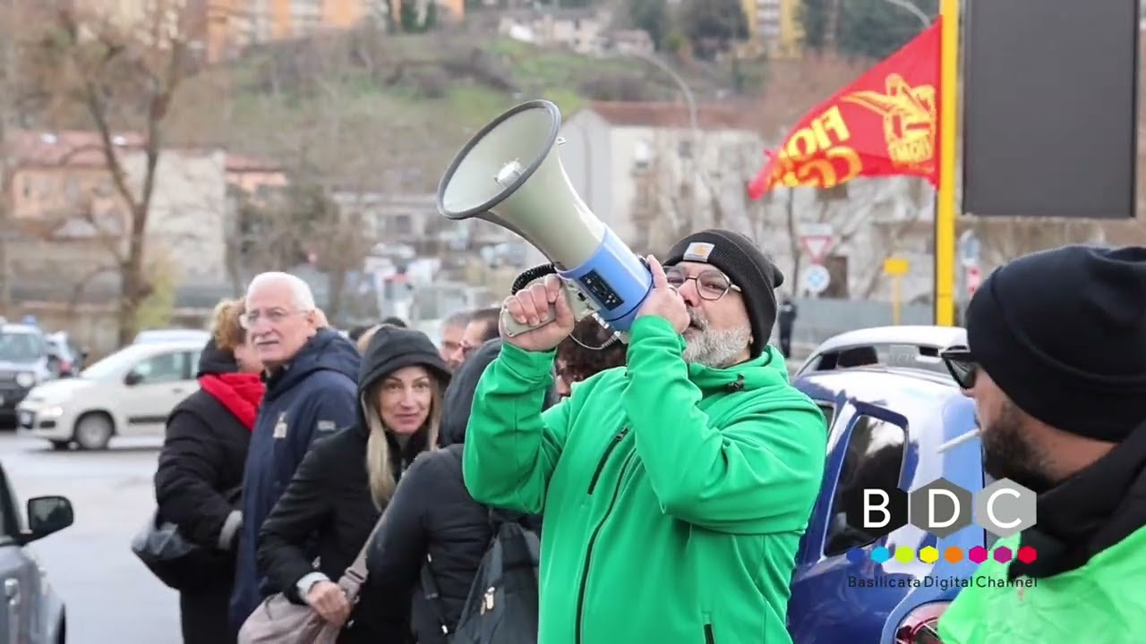CRISI SMART PAPER: PROTESTA SOTTO LA SEDE ENEL. SINDACATI UNITI: